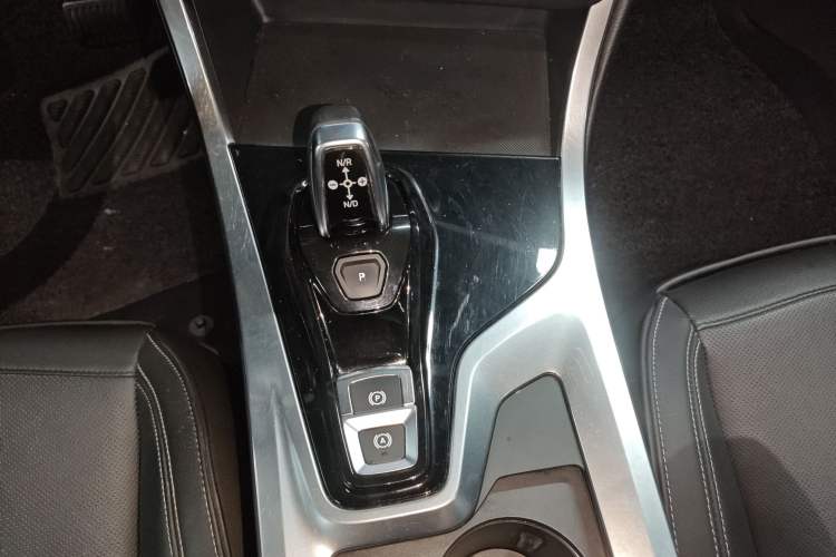 Used Lynk & Co 01 2017 2.0T Two-Wheel Drive Pro Edition Gear Lever