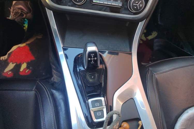 Used Lynk & Co 01 2017 2.0T Two-Wheel Drive Pro Edition Gear Lever