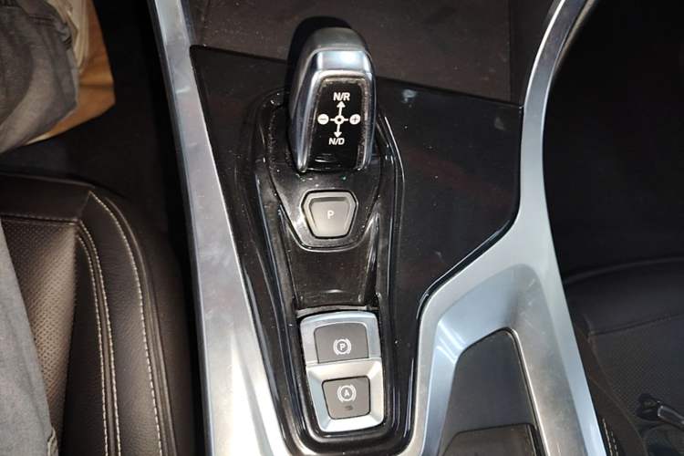 Used Lynk & Co 01 2017 2.0T Two-Wheel Drive Pro Edition Gear Lever