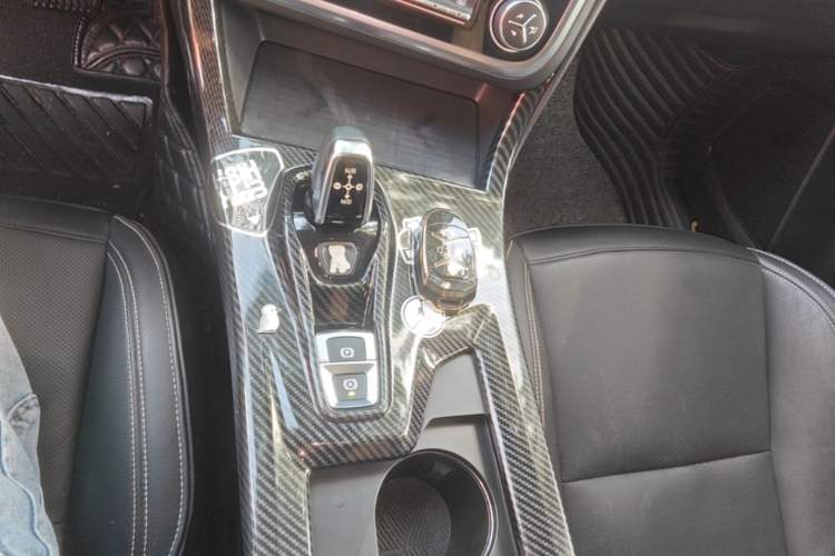 Used Lynk & Co 01 2017 2.0T Two-Wheel Drive Pro Edition Gear Lever
