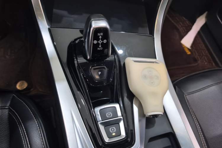 Used Lynk & Co 01 2017 2.0T Two-Wheel Drive Pro Edition Gear Lever