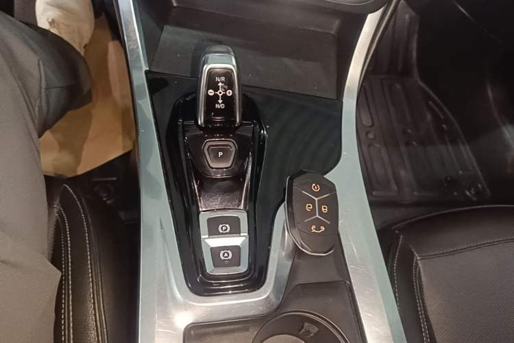 Used Lynk & Co 01 2017 2.0T Two-Wheel Drive Pro Edition Gear Lever