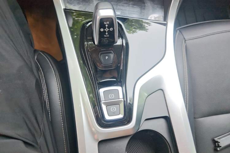 Used Lynk & Co 01 2017 2.0T Two-Wheel Drive Pro Edition Gear Lever