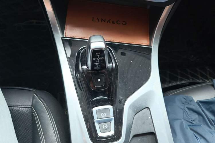 Used Lynk & Co 01 2017 2.0T Two-Wheel Drive Pro Edition Gear Lever