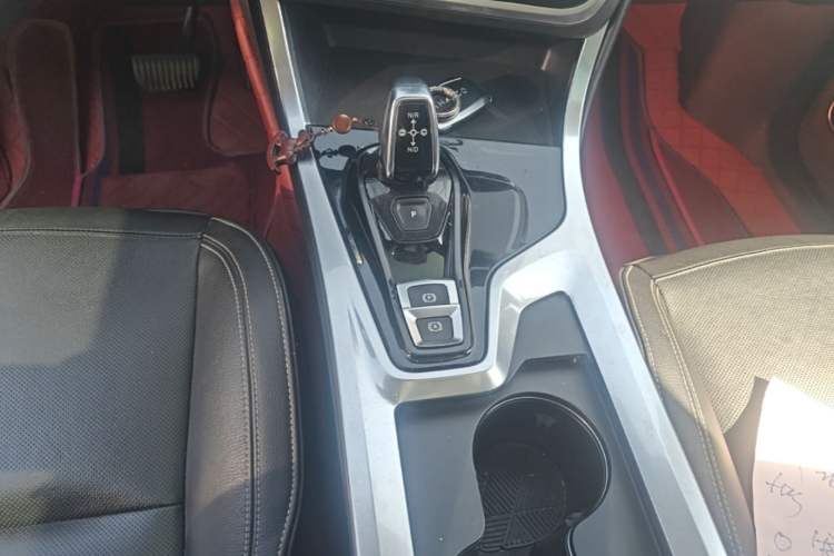 Used Lynk & Co 01 2017 2.0T Two-Wheel Drive Pro Edition Gear Lever