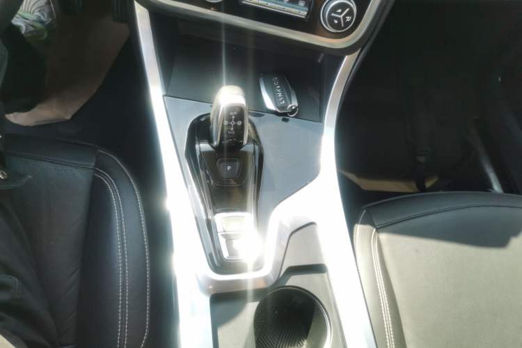 Used Lynk & Co 01 2017 2.0T Two-Wheel-Drive Version Gear Lever