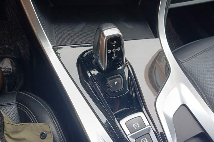 Used Lynk & Co 01 2017 2.0T Two-Wheel Drive Pro Edition Gear Lever