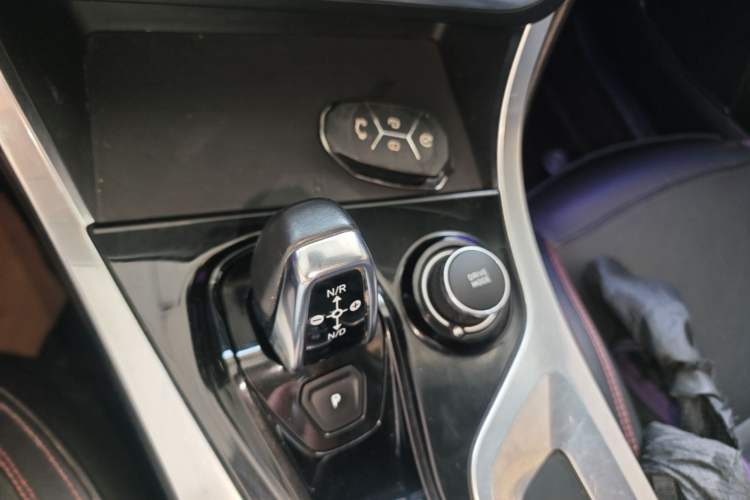 Used Lynk & Co 01 2017 2.0T Four-Wheel Drive Pro Edition Gear Lever