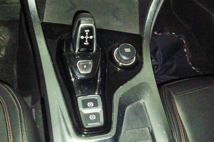 Used Lynk & Co 01 2017 2.0T Four-Wheel Drive Pro Edition Gear Lever