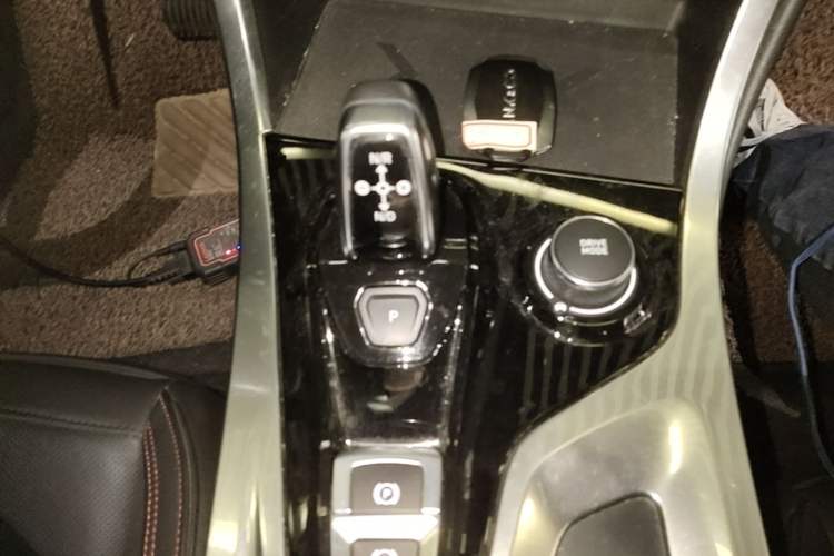 Used Lynk & Co 01 2017 2.0T Four-Wheel Drive Pro Edition Gear Lever