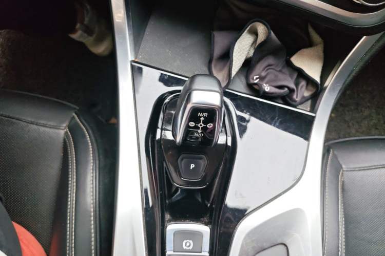 Used Lynk & Co 01 2017 2.0T Two-Wheel Drive Pro Edition Gear Lever