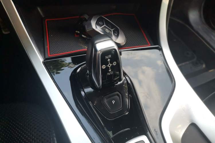 Used Lynk & Co 01 2017 2.0T Two-Wheel-Drive Version Gear Lever