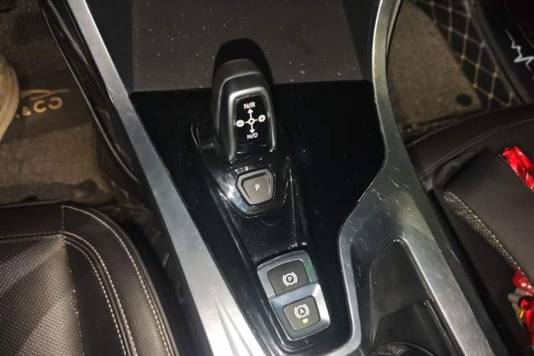 Used Lynk & Co 01 2017 2.0T Two-Wheel Drive Pro Edition Gear Lever