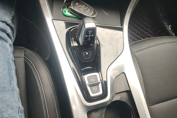 Used Lynk & Co 01 2017 2.0T Two-Wheel Drive Pro Edition Gear Lever