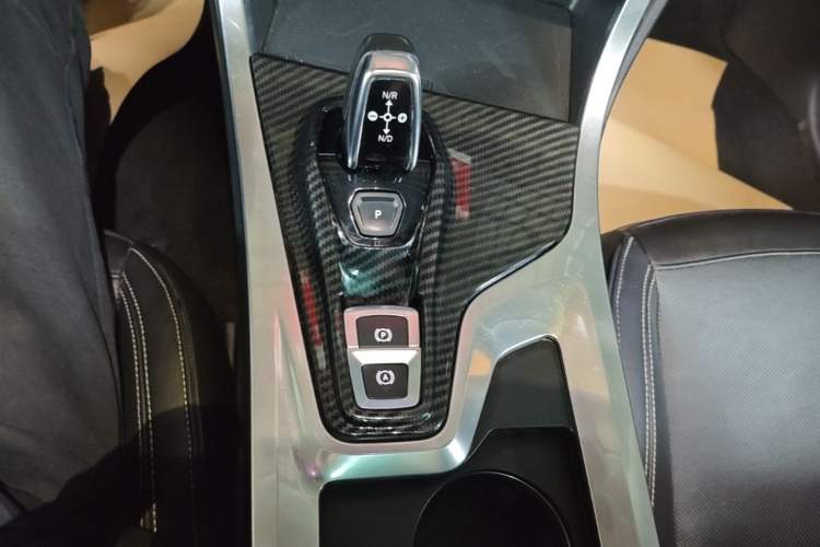 Used Lynk & Co 01 2017 2.0T Two-Wheel Drive Pro Edition Gear Lever