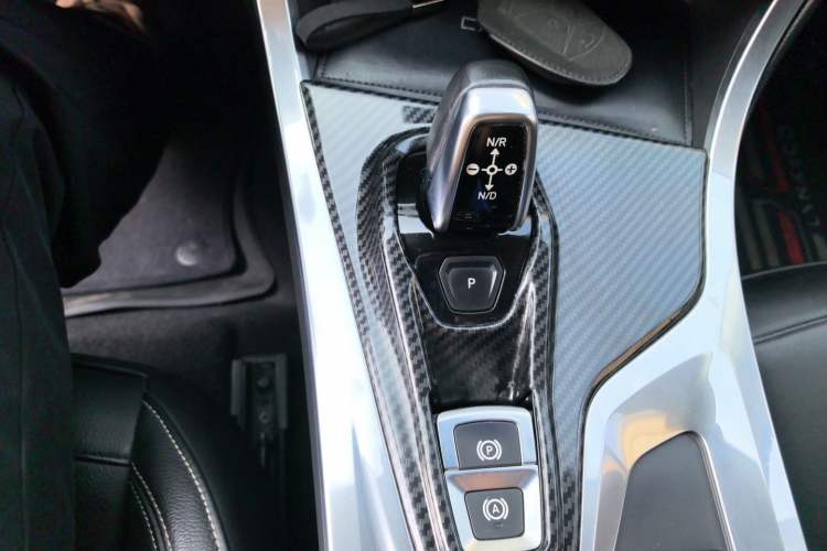 Used Lynk & Co 01 2017 2.0T Two-Wheel-Drive Version Gear Lever