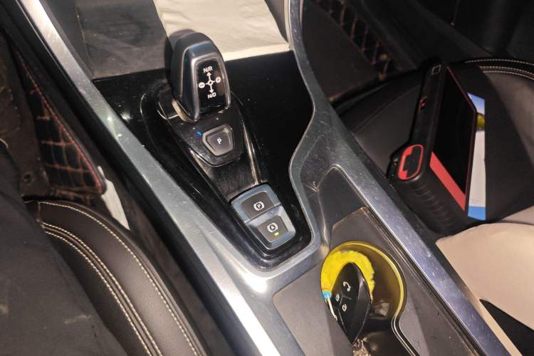Used Lynk & Co 01 2017 2.0T Two-Wheel Drive Pro Edition Gear Lever