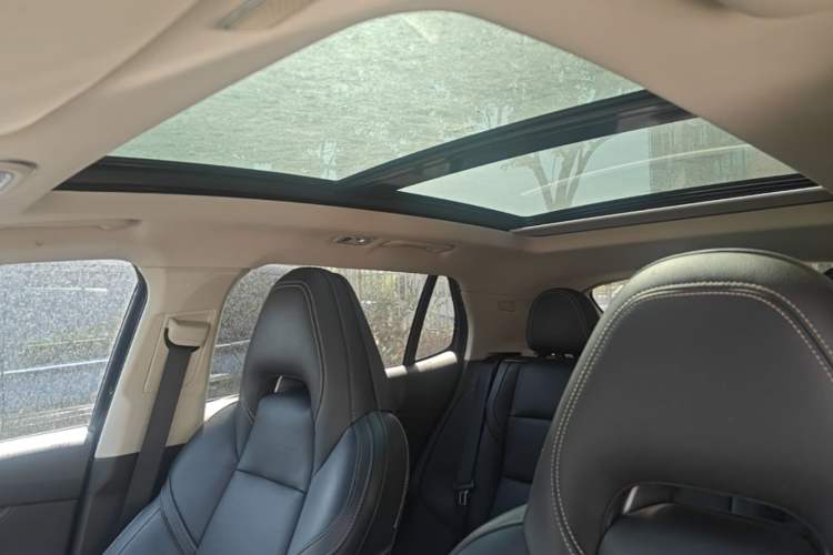 Used Lynk & Co 01 2017 2.0T Two-Wheel Drive Pro Edition Headliner