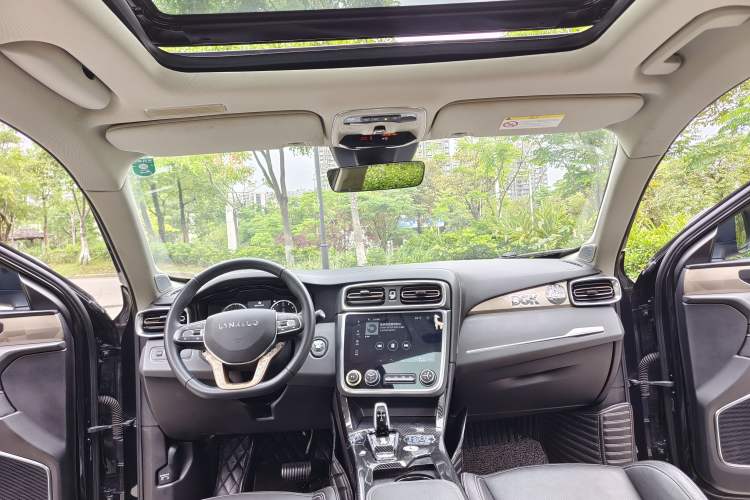 Used Lynk & Co 01 2017 2.0T Two-Wheel Drive Pro Edition Headliner