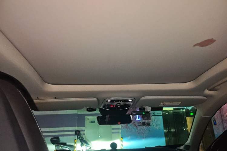 Used Lynk & Co 01 2017 2.0T Two-Wheel Drive Pro Edition Headliner
