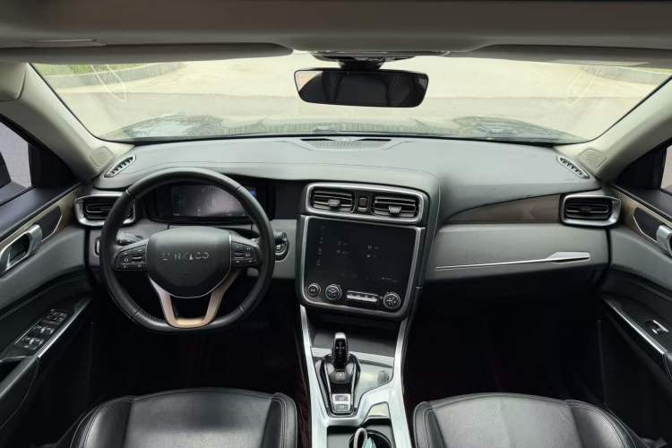 Used Lynk & Co 01 2017 2.0T Two-Wheel-Drive Version Interior 5