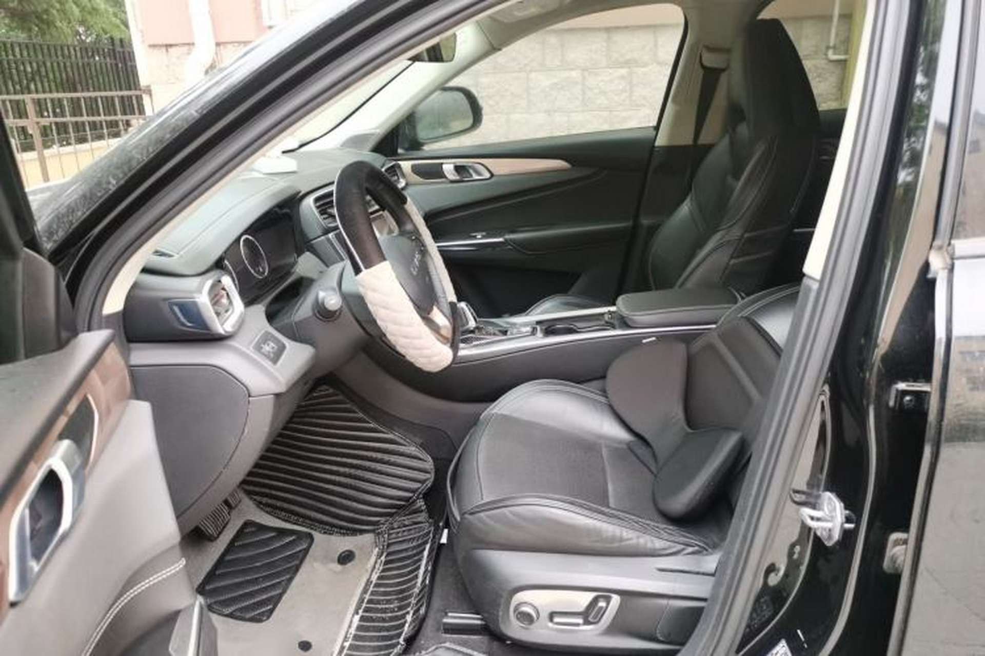 Used Lynk & Co 01 2017 2.0T Two-Wheel Drive Pro Edition Left Front Seat