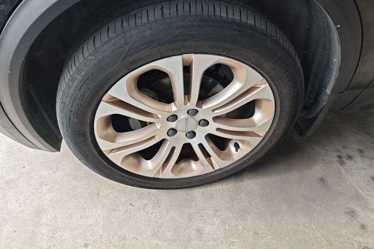 Used Lynk & Co 01 2017 2.0T Two-Wheel Drive Pro Edition Left Front Wheel Hub