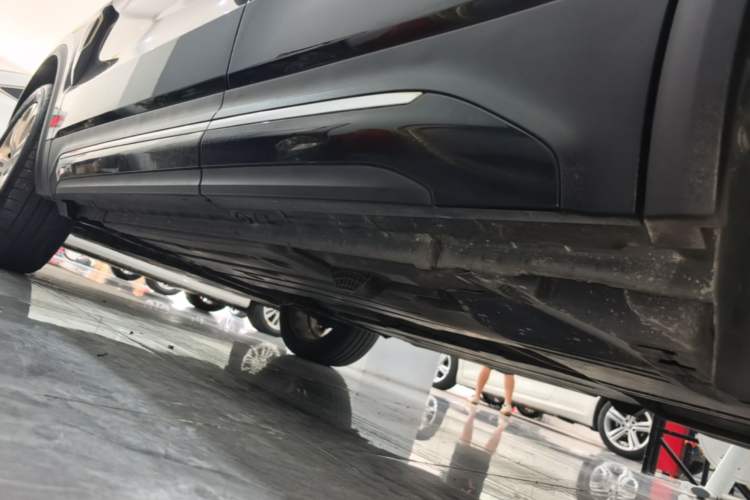 Used Lynk & Co 01 2017 2.0T Two-Wheel Drive Pro Edition Left Side Sill