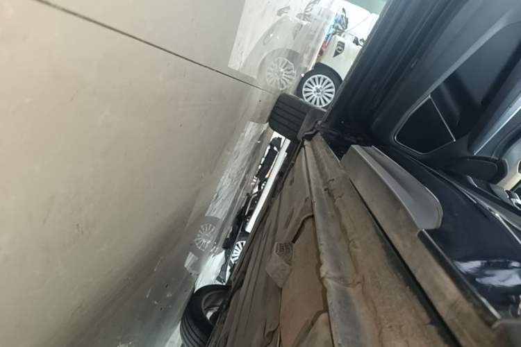 Used Lynk & Co 01 2017 2.0T Two-Wheel Drive Pro Edition Left Side Sill