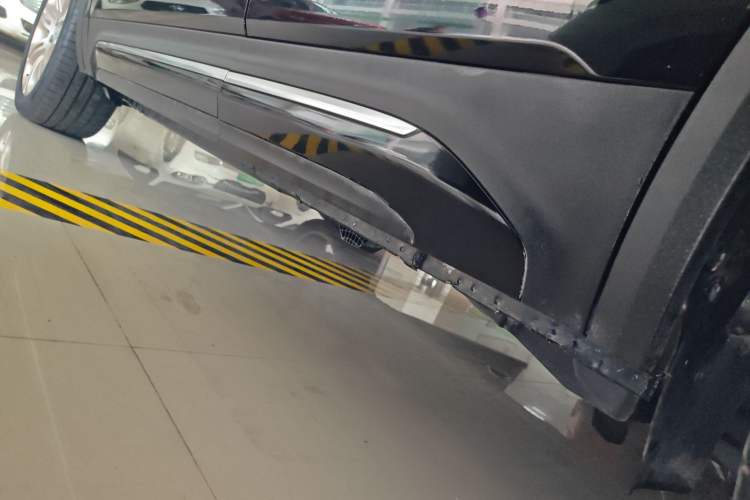 Used Lynk & Co 01 2017 2.0T Two-Wheel Drive Pro Edition Left Side Sill