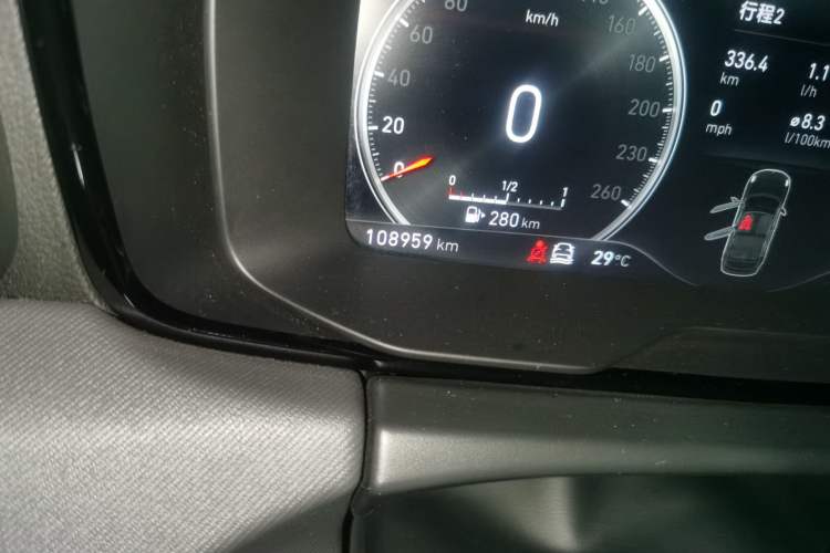 Used Lynk & Co 01 2017 2.0T Four-Wheel Drive Pro Edition Odometer Close Up