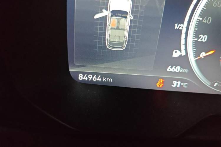 Used Lynk & Co 01 2017 2.0T Two-Wheel Drive Pro Edition Odometer Close Up