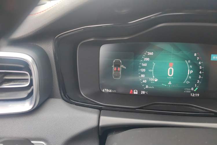 Used Lynk & Co 01 2017 2.0T Four-Wheel Drive Pro Edition Odometer Close Up