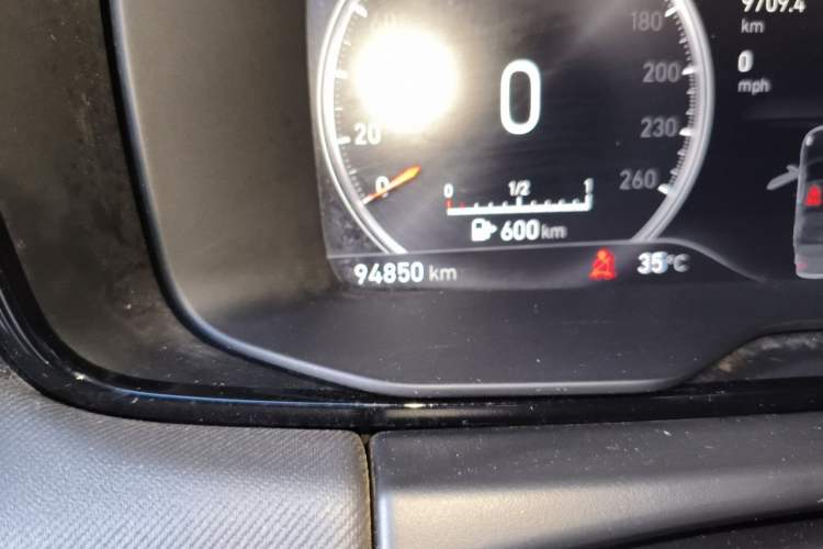 Used Lynk & Co 01 2017 2.0T Two-Wheel Drive Pro Edition Odometer Close Up