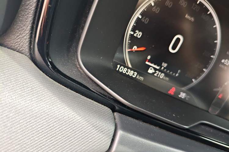Used Lynk & Co 01 2017 2.0T Two-Wheel Drive Pro Edition Odometer Close Up
