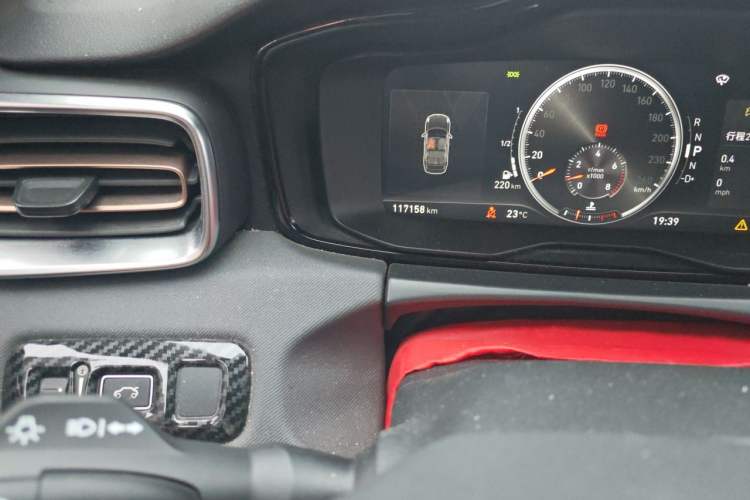 Used Lynk & Co 01 2017 2.0T Two-Wheel Drive Pro Edition Odometer Close Up