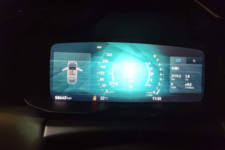 Used Lynk & Co 01 2017 2.0T Two-Wheel Drive Pro Edition Odometer Close Up