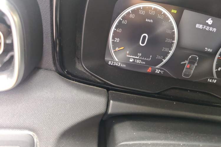 Used Lynk & Co 01 2017 2.0T Two-Wheel Drive Pro Edition Odometer Close Up