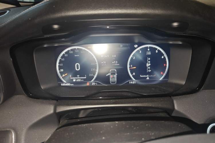 Used Lynk & Co 01 2017 2.0T Two-Wheel Drive Pro Edition Odometer Close Up