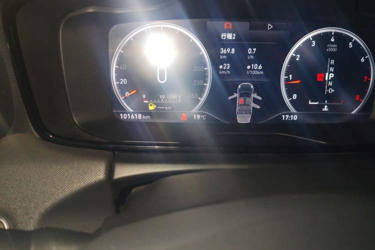 Used Lynk & Co 01 2017 2.0T Two-Wheel Drive Pro Edition Odometer Close Up