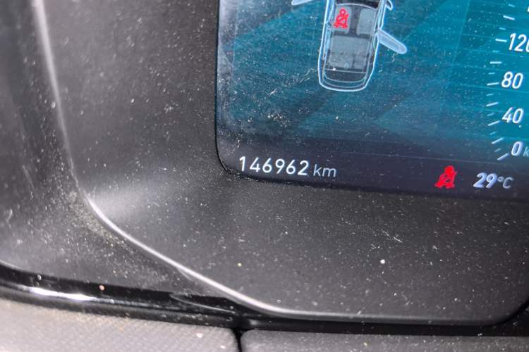 Used Lynk & Co 01 2017 2.0T Two-Wheel Drive Pro Edition Odometer Close Up