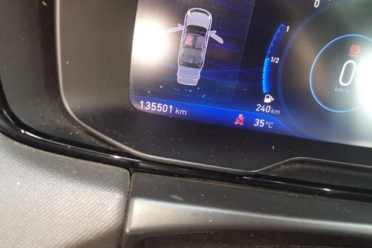 Used Lynk & Co 01 2017 2.0T Two-Wheel-Drive Version Odometer Close Up