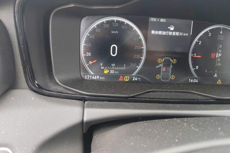Used Lynk & Co 01 2017 2.0T Two-Wheel Drive Pro Edition Odometer Close Up