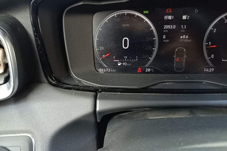 Used Lynk & Co 01 2017 2.0T Two-Wheel Drive Pro Edition Odometer Close Up