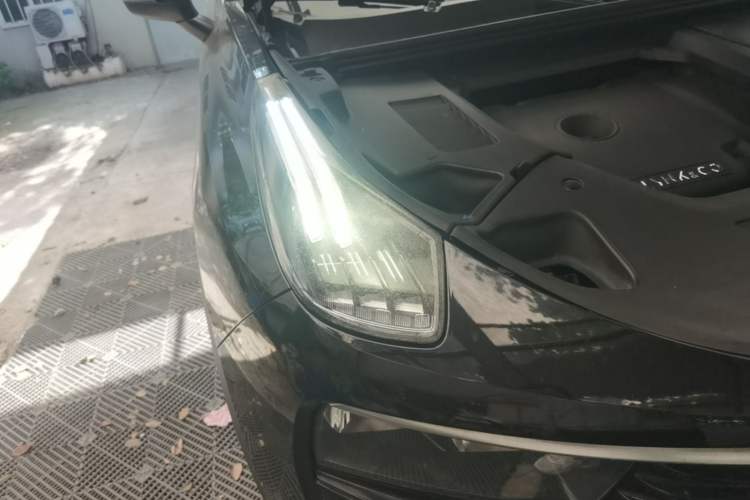 Used Lynk & Co 01 2017 2.0T Two-Wheel-Drive Version Right Front Headlight