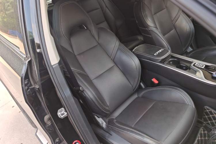 Used Lynk & Co 01 2017 2.0T Two-Wheel Drive Pro Edition Right Front Seat