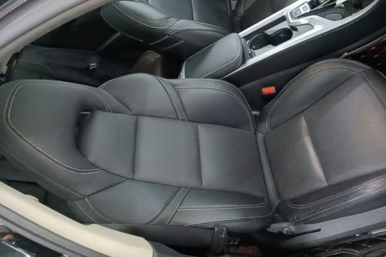 Used Lynk & Co 01 2017 2.0T Two-Wheel Drive Pro Edition Right Front Seat