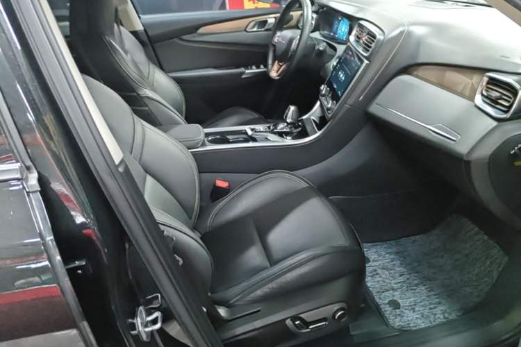 Used Lynk & Co 01 2017 2.0T Two-Wheel Drive Pro Edition Right Front Seat
