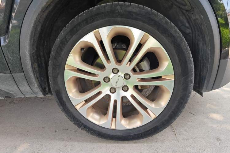 Used Lynk & Co 01 2017 2.0T Two-Wheel Drive Pro Edition Right Front Wheel Hub