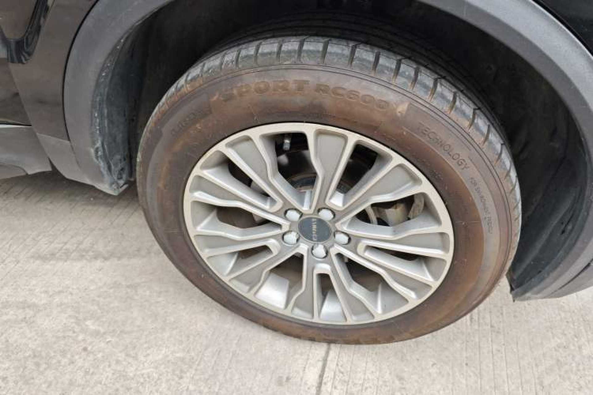 Used Lynk & Co 01 2017 2.0T Two-Wheel-Drive Version Right Front Wheel Hub